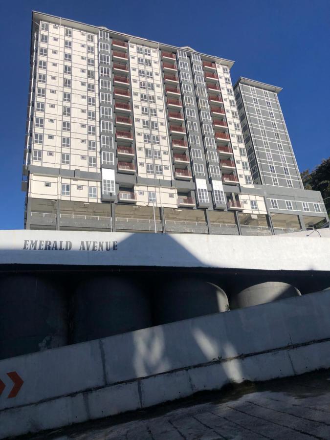 Ramadhina Eagle Eye View Home2Stay Emerald Avenue ブリンチャン エクステリア 写真