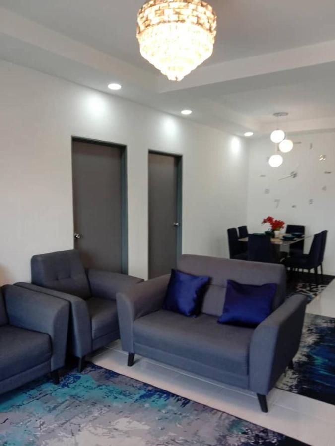 Ramadhina Eagle Eye View Home2Stay Emerald Avenue ブリンチャン エクステリア 写真
